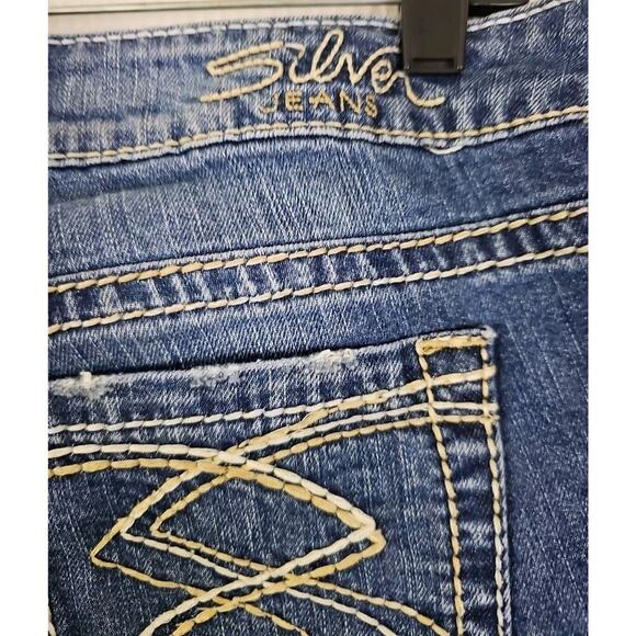 Silver Jeans ~Woman Size 29~ Blue Denim Frances Capri Jeans. - Picture 4 of 14